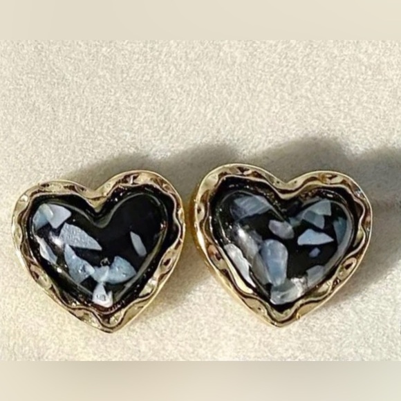 “Seashell Shards” Black Hearts Iridescent Shell Flake Chip Ocean Romance Studs - Picture 7 of 15